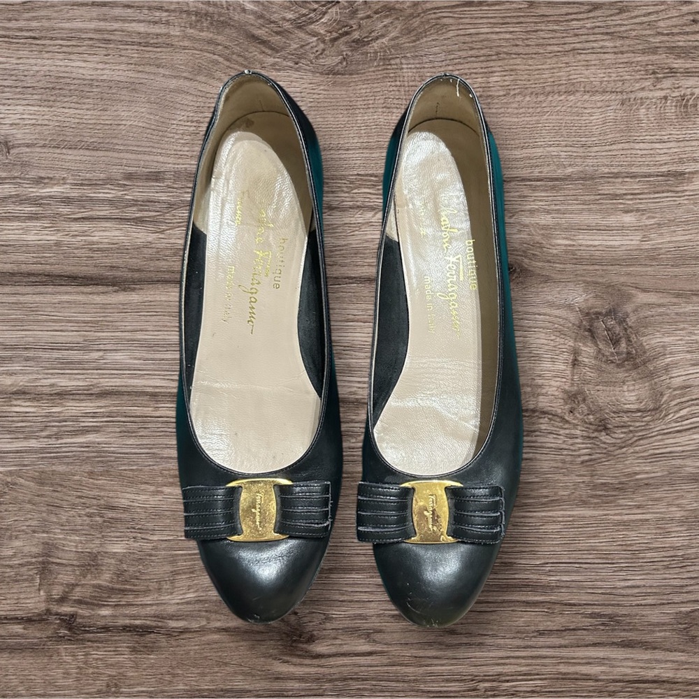 Salvatore Ferragamo Boutique Vara Bow Black Leather Pumps 8.5 B